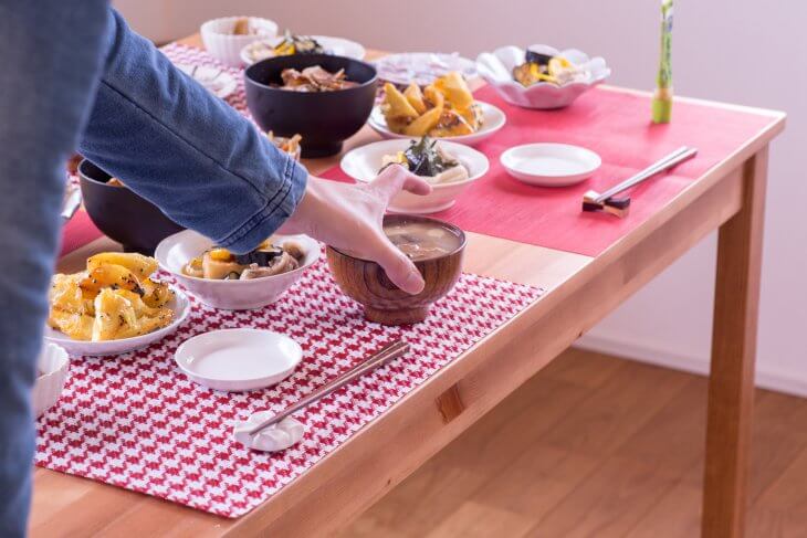 手料理も、外食も、食堂での集いも。​  <br>気ままに「食」を楽しむ暮らし。